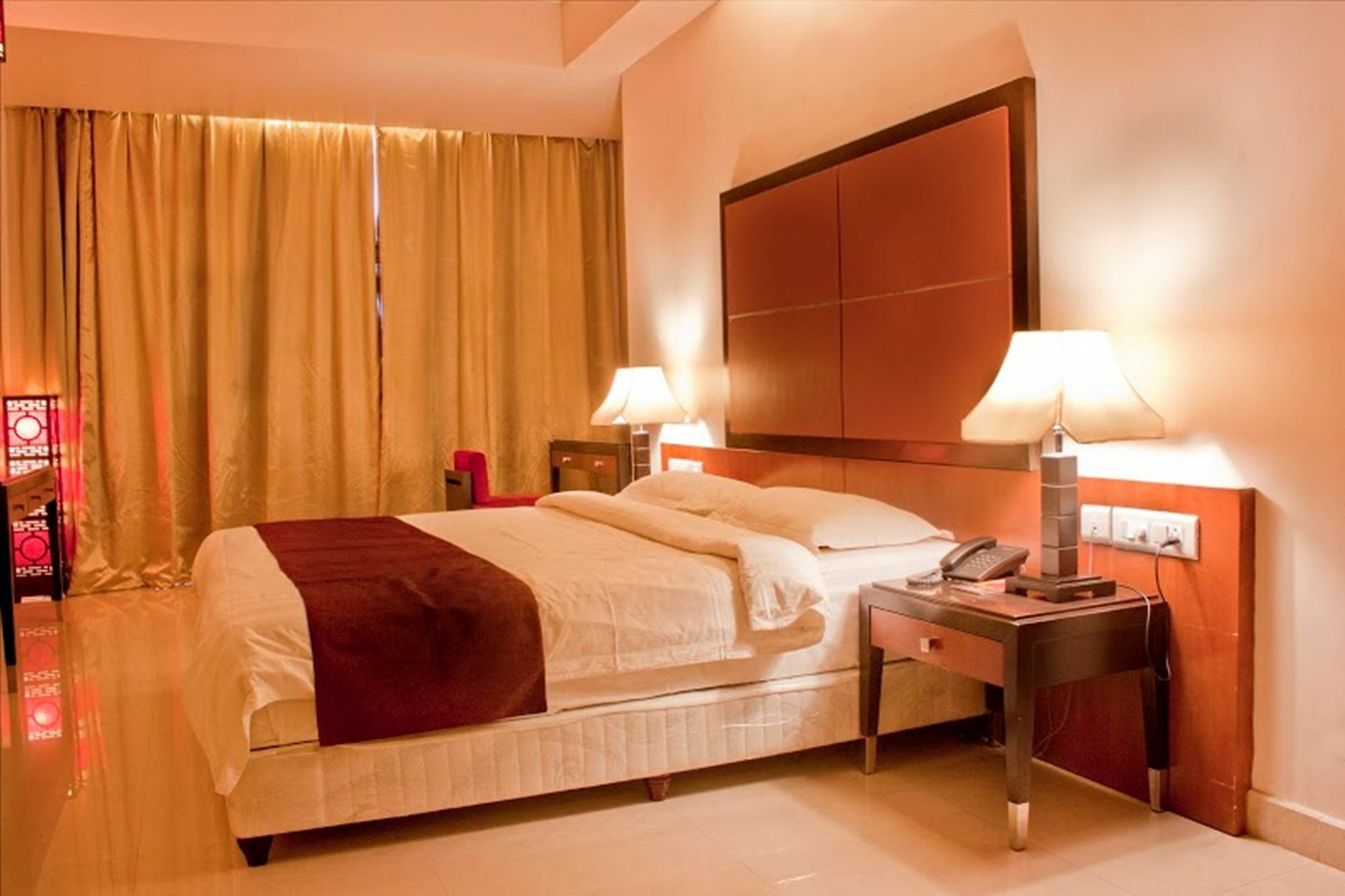 Hotel Sara Regency Kumbakonam Exterior foto